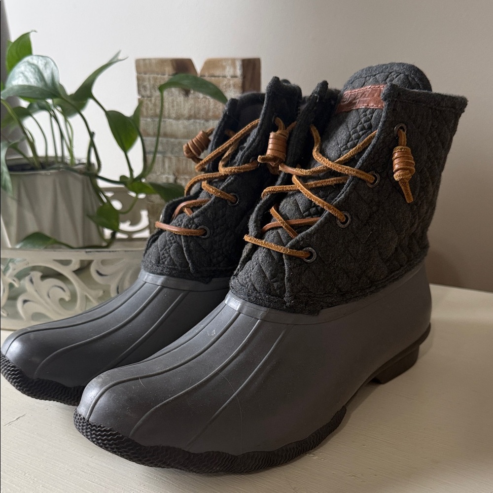 Women's Quilted insulated sperry Black and Gray Boots